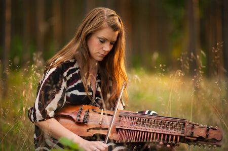 Emiliasitter1 Henrik Peel bild.jpg